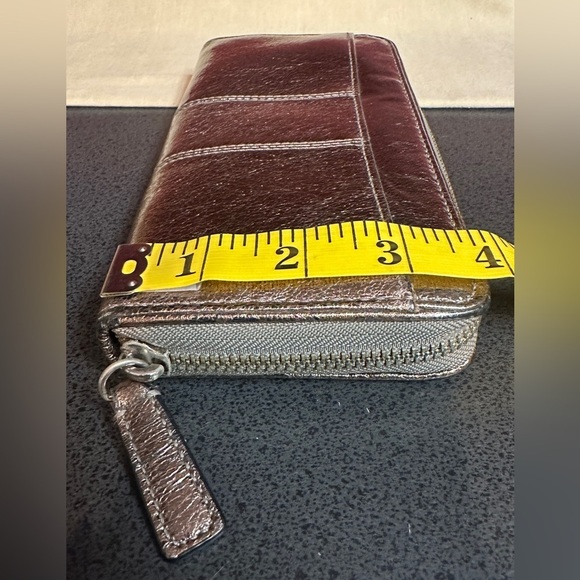 Coach Metallic Leather Zip Around Wallet Large Size Lots of Storage 8”x4”x1” - Picture 5 of 16